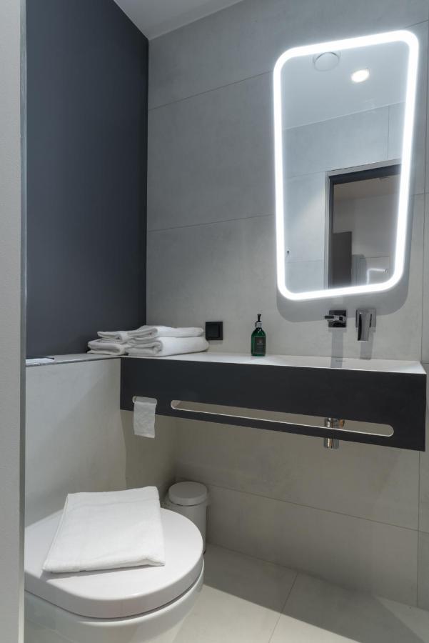 Dunten Hotel Tallinn Buitenkant foto